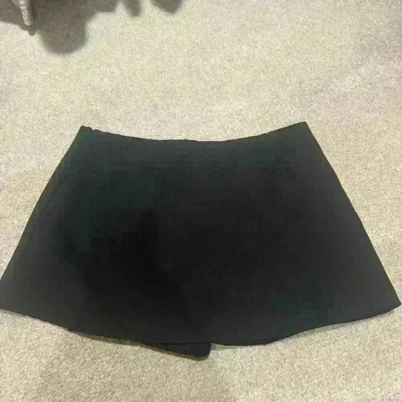Wildfox Dresses & Skirts - Wild Fox Mini Skort Black Medium